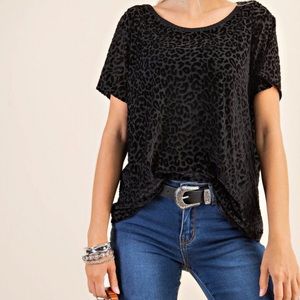 Black velvet leopard tee
